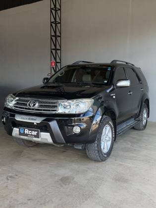 TOYOTA HILUX 3.0 SRV 4X4 CD 16V TURBO INTERCOOLER DIESEL 4P AUTOMÁTICO TOYOTA HILUX 3.0 SRV 4X4 CD 16V TURBO INTERCOOLER DIESEL 4P AUTOMÁTICO